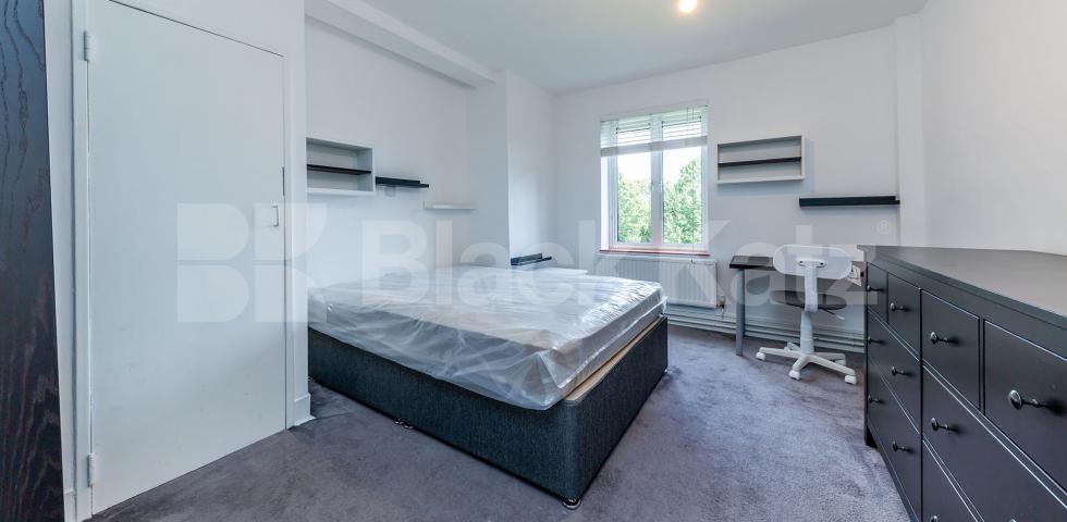 			AMAZING 4 /5 BED IN CAMDEN!, 5 Bedroom, 1 bath, 1 reception Flat			 Crowndale Road, CAMDEN / KINGS CROSS
